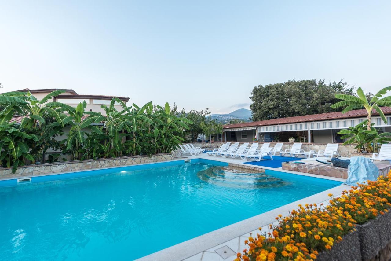 Villaggio Romaniello 卡梅罗塔的码头 外观 照片